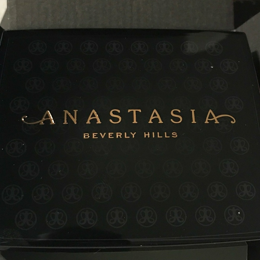 Anastasia Beverly Hills blush trio - Picture 3 of 3